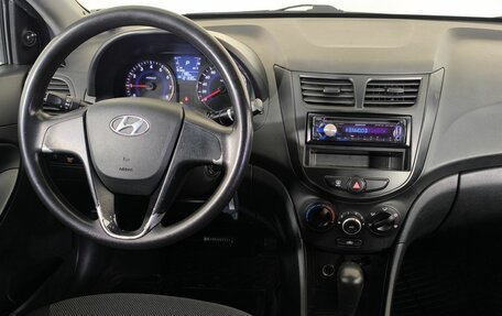 Hyundai Solaris II рестайлинг, 2013 год, 860 000 рублей, 13 фотография