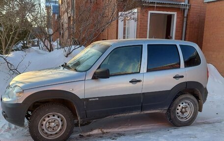 Chevrolet Niva I рестайлинг, 2017 год, 515 000 рублей, 2 фотография