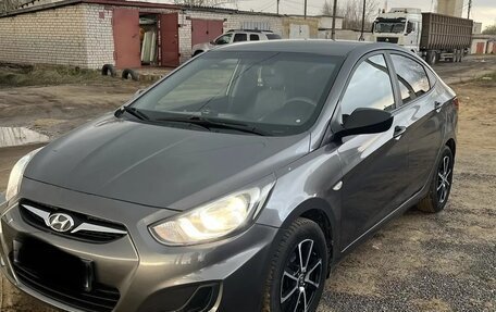 Hyundai Solaris II рестайлинг, 2014 год, 890 000 рублей, 2 фотография