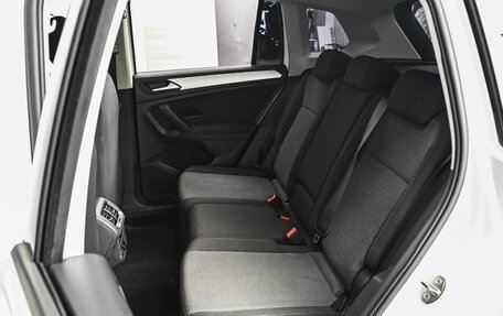 Volkswagen Tiguan II, 2021 год, 2 390 000 рублей, 9 фотография