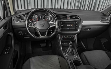 Volkswagen Tiguan II, 2021 год, 2 390 000 рублей, 6 фотография