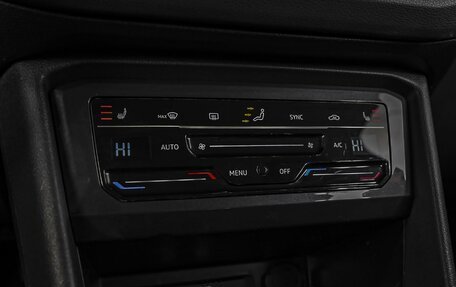 Volkswagen Tiguan II, 2021 год, 2 390 000 рублей, 16 фотография