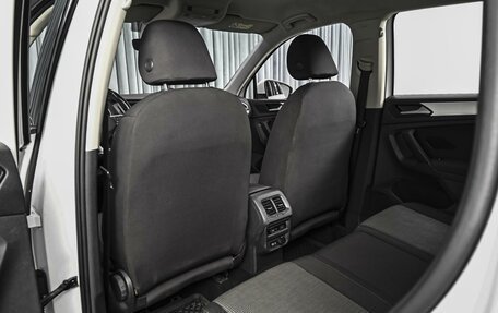 Volkswagen Tiguan II, 2021 год, 2 390 000 рублей, 11 фотография