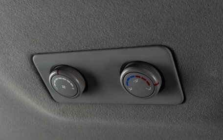 Hyundai H-1 II рестайлинг, 2010 год, 1 347 000 рублей, 13 фотография