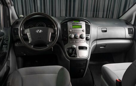 Hyundai H-1 II рестайлинг, 2010 год, 1 347 000 рублей, 6 фотография