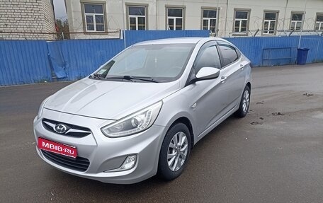 Hyundai Solaris II рестайлинг, 2013 год, 1 050 000 рублей, 1 фотография