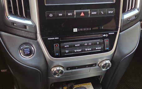 Toyota Land Cruiser 200, 2018 год, 5 700 000 рублей, 4 фотография