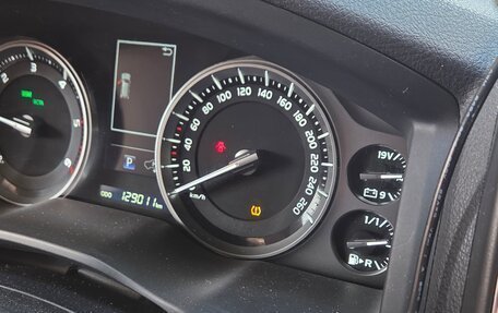 Toyota Land Cruiser 200, 2018 год, 5 700 000 рублей, 6 фотография