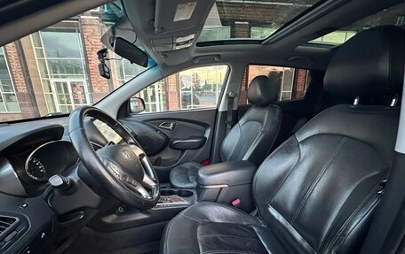 Hyundai Tucson III, 2010 год, 999 999 рублей, 3 фотография