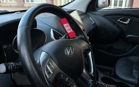 Hyundai Tucson III, 2010 год, 999 999 рублей, 4 фотография