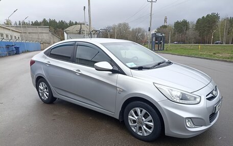 Hyundai Solaris II рестайлинг, 2013 год, 1 050 000 рублей, 3 фотография