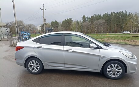 Hyundai Solaris II рестайлинг, 2013 год, 1 050 000 рублей, 4 фотография
