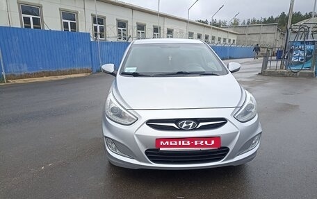 Hyundai Solaris II рестайлинг, 2013 год, 1 050 000 рублей, 2 фотография