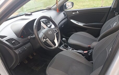 Hyundai Solaris II рестайлинг, 2013 год, 1 050 000 рублей, 23 фотография