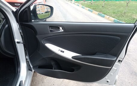 Hyundai Solaris II рестайлинг, 2013 год, 1 050 000 рублей, 28 фотография