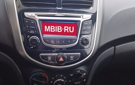 Hyundai Solaris II рестайлинг, 2013 год, 1 050 000 рублей, 32 фотография