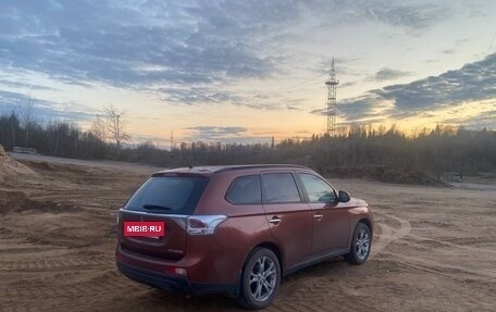 Mitsubishi Outlander III рестайлинг 3, 2012 год, 1 330 000 рублей, 16 фотография