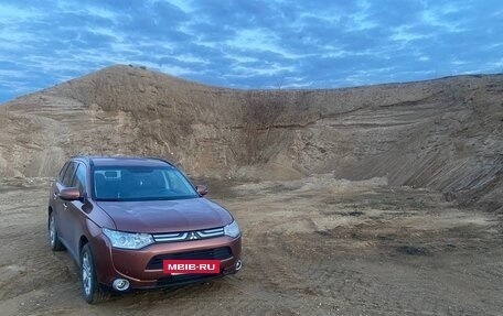 Mitsubishi Outlander III рестайлинг 3, 2012 год, 1 330 000 рублей, 15 фотография