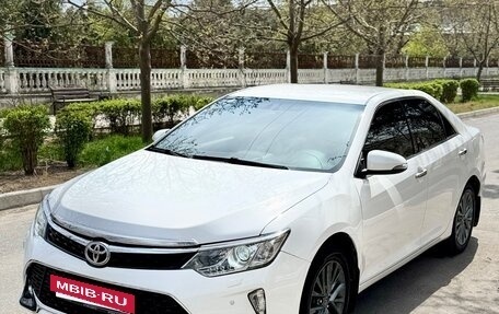 Toyota Camry, 2015 год, 1 745 000 рублей, 2 фотография