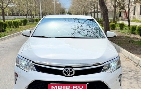 Toyota Camry, 2015 год, 1 745 000 рублей, 3 фотография