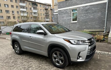 Toyota Highlander III, 2017 год, 3 399 000 рублей, 2 фотография