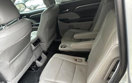 Toyota Highlander III, 2017 год, 3 399 000 рублей, 17 фотография