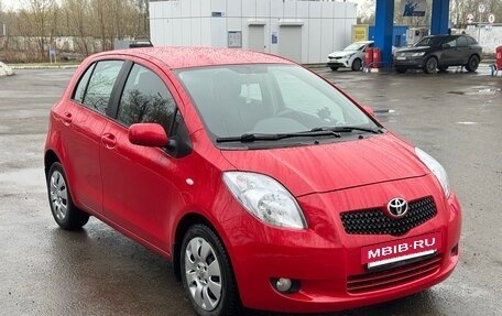 Toyota Yaris III рестайлинг, 2007 год, 590 000 рублей, 2 фотография