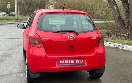 Toyota Yaris III рестайлинг, 2007 год, 590 000 рублей, 3 фотография