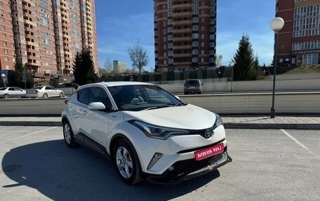 Toyota C-HR I рестайлинг, 2018 год, 2 050 000 рублей, 1 фотография