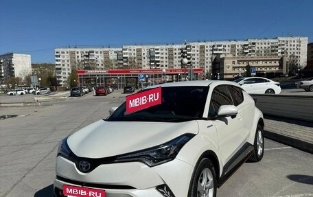 Toyota C-HR I рестайлинг, 2018 год, 2 050 000 рублей, 15 фотография