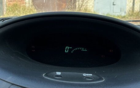 Toyota Yaris I рестайлинг, 2003 год, 400 000 рублей, 9 фотография