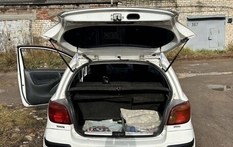 Toyota Yaris I рестайлинг, 2003 год, 400 000 рублей, 8 фотография