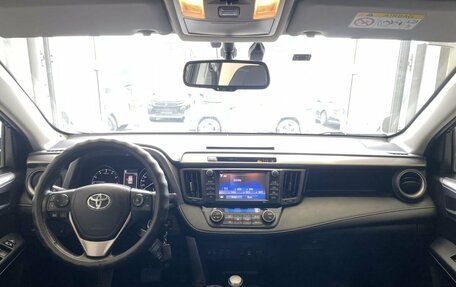 Toyota RAV4, 2017 год, 2 670 000 рублей, 10 фотография