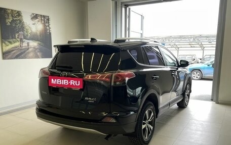 Toyota RAV4, 2017 год, 2 670 000 рублей, 4 фотография