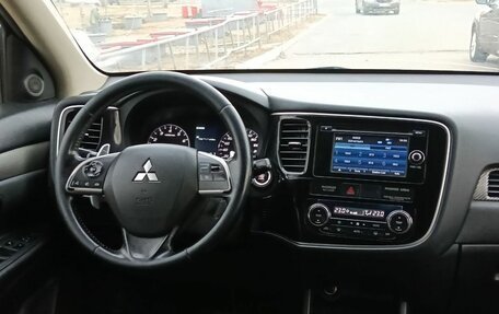 Mitsubishi Outlander III рестайлинг 3, 2014 год, 1 290 000 рублей, 10 фотография