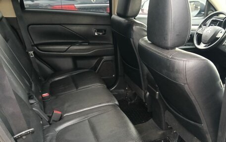 Mitsubishi Outlander III рестайлинг 3, 2014 год, 1 290 000 рублей, 16 фотография