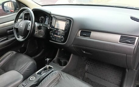 Mitsubishi Outlander III рестайлинг 3, 2014 год, 1 290 000 рублей, 14 фотография