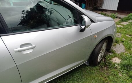 SEAT Ibiza IV рестайлинг 2, 2013 год, 900 000 рублей, 3 фотография