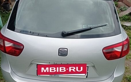 SEAT Ibiza IV рестайлинг 2, 2013 год, 900 000 рублей, 2 фотография