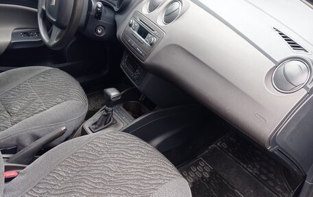 SEAT Ibiza IV рестайлинг 2, 2013 год, 900 000 рублей, 7 фотография