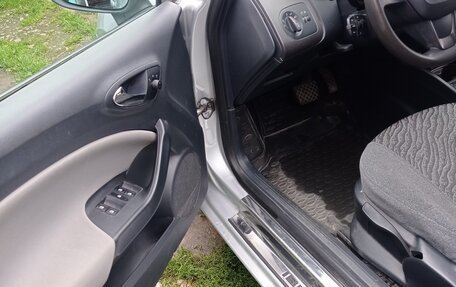 SEAT Ibiza IV рестайлинг 2, 2013 год, 900 000 рублей, 10 фотография