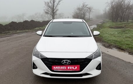 Hyundai Solaris II рестайлинг, 2021 год, 980 000 рублей, 2 фотография