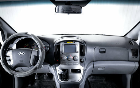 Hyundai H-1 II рестайлинг, 2011 год, 1 270 000 рублей, 12 фотография