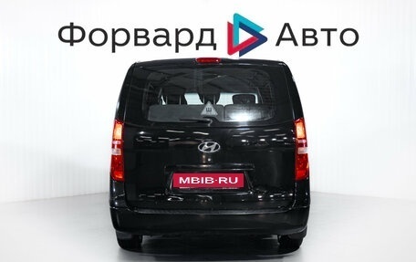 Hyundai H-1 II рестайлинг, 2011 год, 1 270 000 рублей, 7 фотография