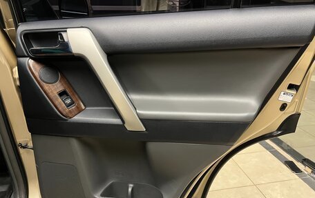 Toyota Land Cruiser Prado 150 рестайлинг 2, 2010 год, 2 950 000 рублей, 15 фотография