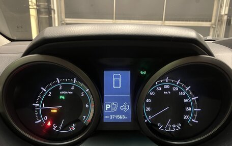 Toyota Land Cruiser Prado 150 рестайлинг 2, 2010 год, 2 950 000 рублей, 21 фотография