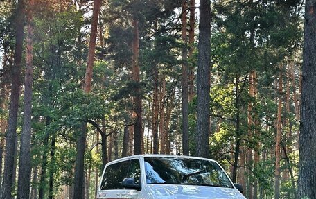 Volkswagen Caravelle T6 рестайлинг, 2018 год, 3 300 000 рублей, 2 фотография