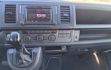 Volkswagen Caravelle T6 рестайлинг, 2018 год, 3 300 000 рублей, 8 фотография