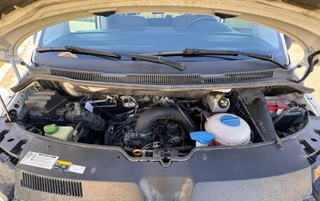 Volkswagen Caravelle T6 рестайлинг, 2018 год, 3 300 000 рублей, 17 фотография