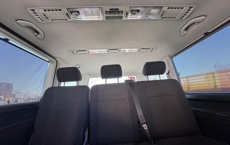 Volkswagen Caravelle T6 рестайлинг, 2018 год, 3 300 000 рублей, 15 фотография